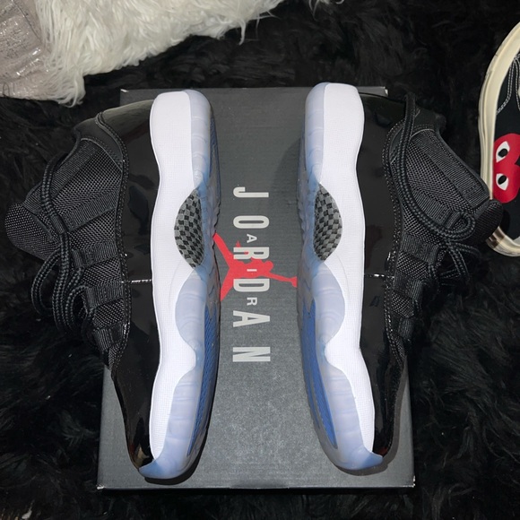 AIR JORDAN 11 RETRO LOW (Grade School) - Picture 8 of 12